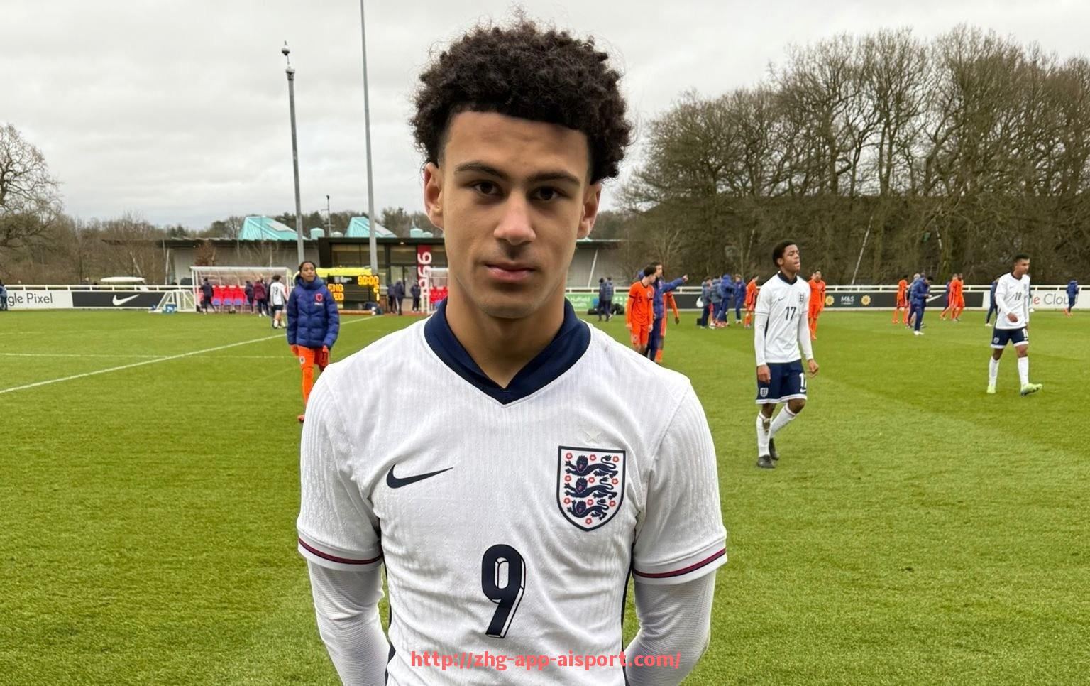 爱体育app-德甲球队队徽重制项目与设计变化