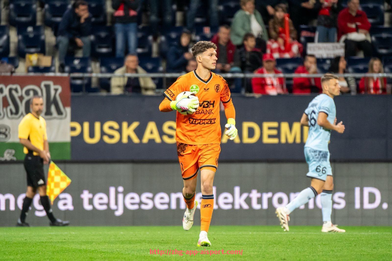 爱体育app-世俱杯比赛精彩回放精选：经典进球与关键瞬间回顾