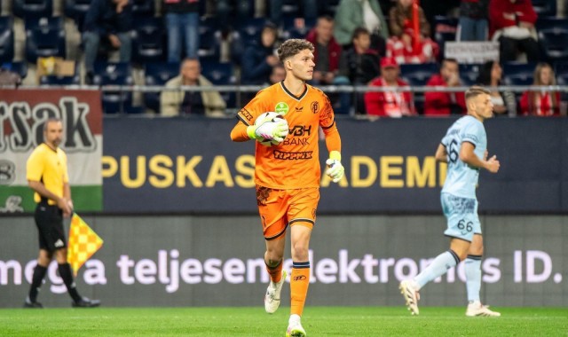 爱体育app-德甲联赛前五名球队实力及未来竞争态势分析